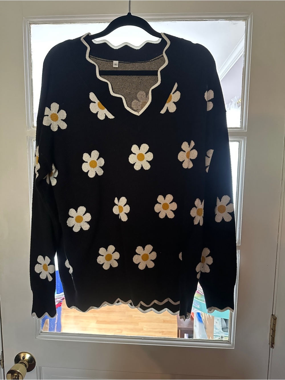 Black Daisy-Pattern V-Neck Sweater with Cream Trim (XL)